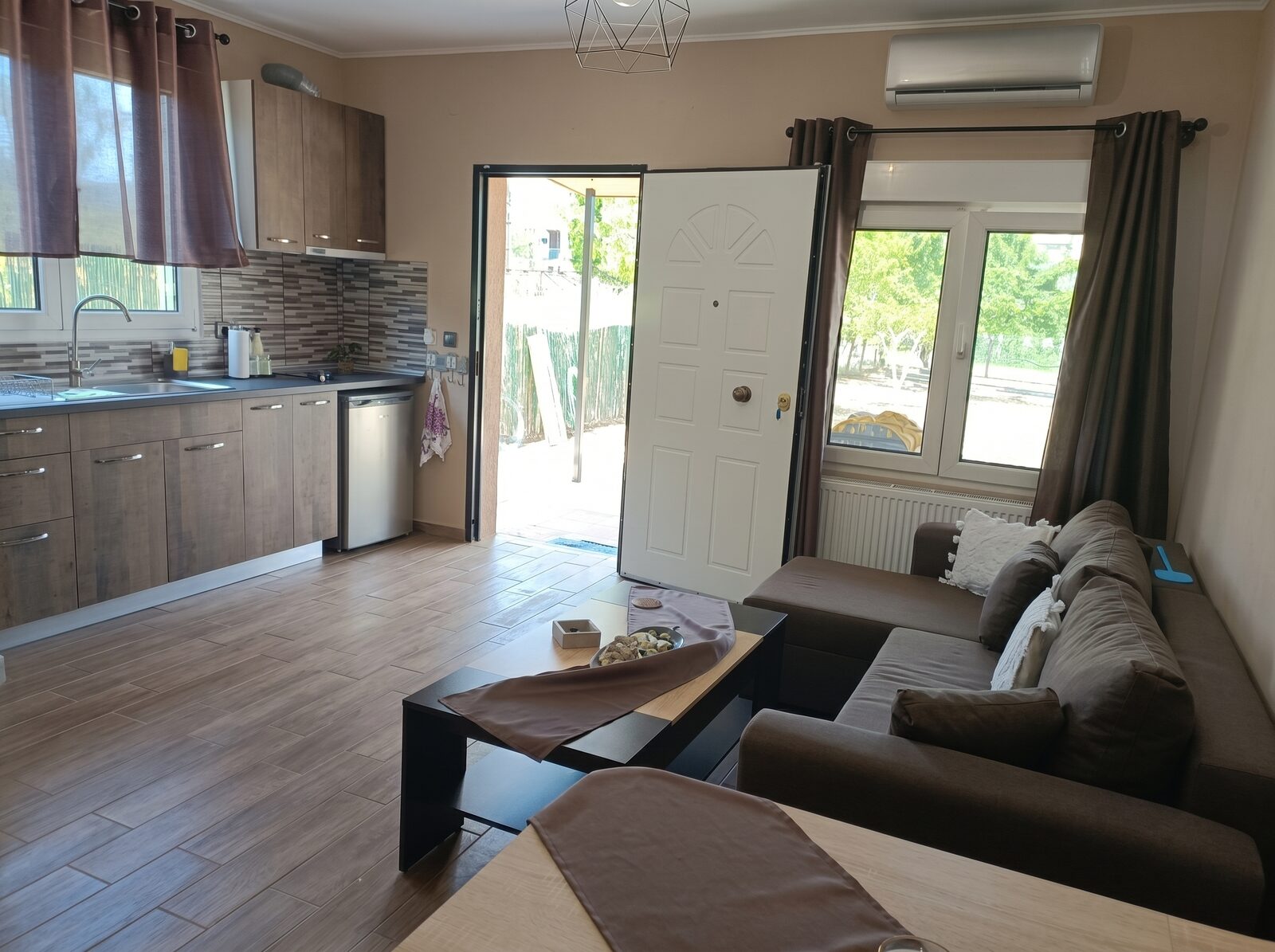 Living and kitchen